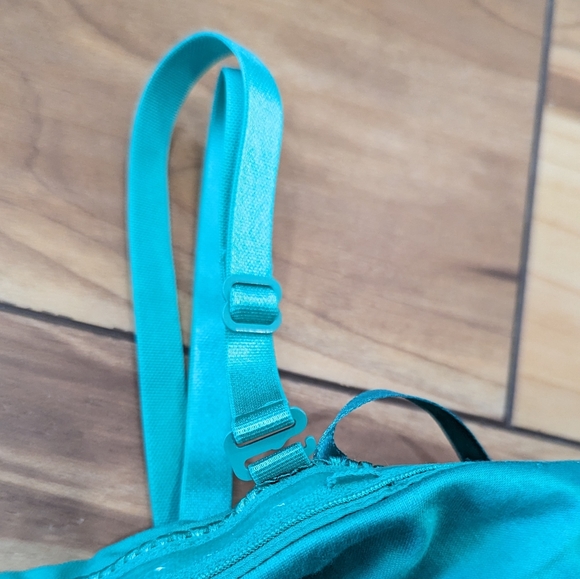 BCBG MaxAzria Party Dress [12] - Picture 5 of 8